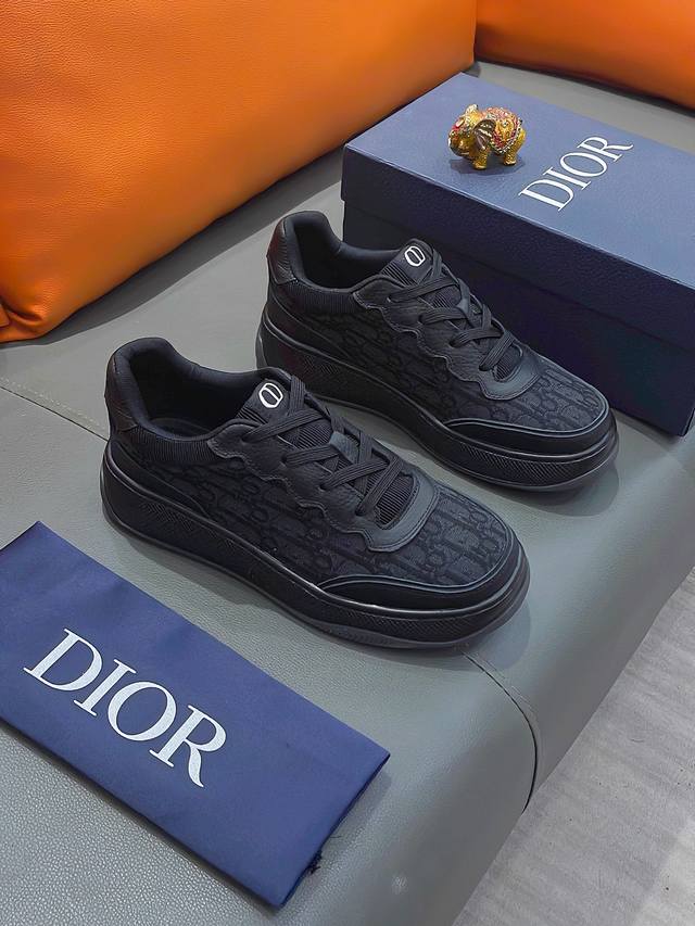 商品名称：Dior 迪奥 实价： 正规码数: 38-44 休闲鞋 商品材料：精选 牛皮鞋面，柔软羊皮内里；原厂大底。