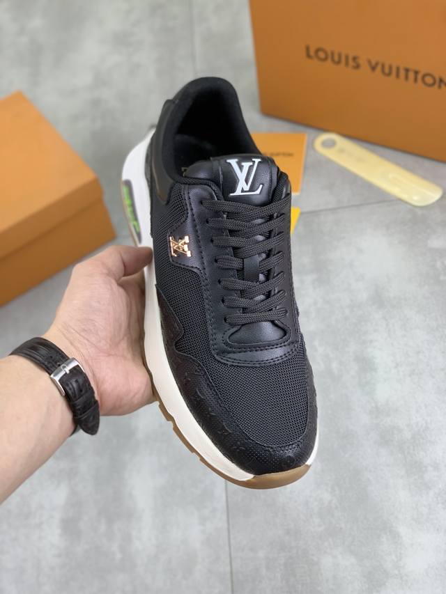 工厂P价P 实价 羊里 新款上市 Louls Vultton 路易威登新款低帮男鞋，精品，支持检验！此款来自意大利的万种风情，非常有活力和创意，给人舒适大气的视