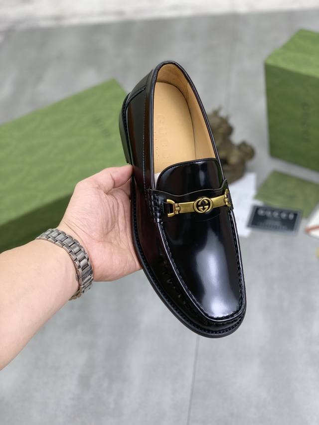工厂P价P 实价高版本 原版古驰新款皮鞋 品牌： Gucci 古奇 标准码：38-45 等级：官网同款 原单品质 材料：原版小牛皮 水染牛皮内里 原版大底 款式