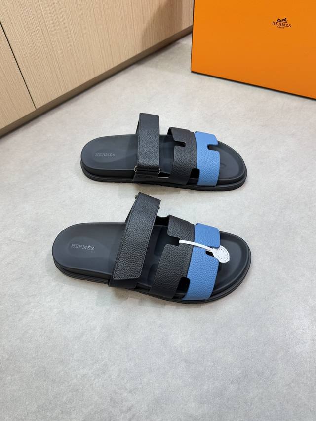 Hermes 爱马仕 -高端品质 原单休闲凉拖鞋 -鞋面：进口荔纹小牛皮内合车缝双拼色、锻造′H′图腾、魔术贴工艺 -内里：水染牛皮 -大底：超轻Tpr橡胶 T