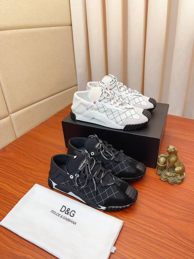 价： Dolce&Gabbana 杜嘉班纳 ～高品质. 低帮休闲、众多明星至爱，采用高端进口多种材料工拼接真皮垫脚，简约大气，完美诠释鞋履最新灵感，经典与时尚融