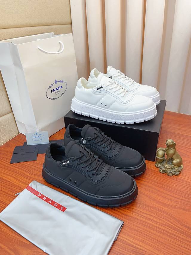 价： 高品质新款Prada 普拉达 专柜同步上市， 新款男鞋、面料精选进口面网配滴胶工艺。进口牛皮内里。高端开模防滑橡胶大底，精美线条、简约大气，上脚舒服上挡次