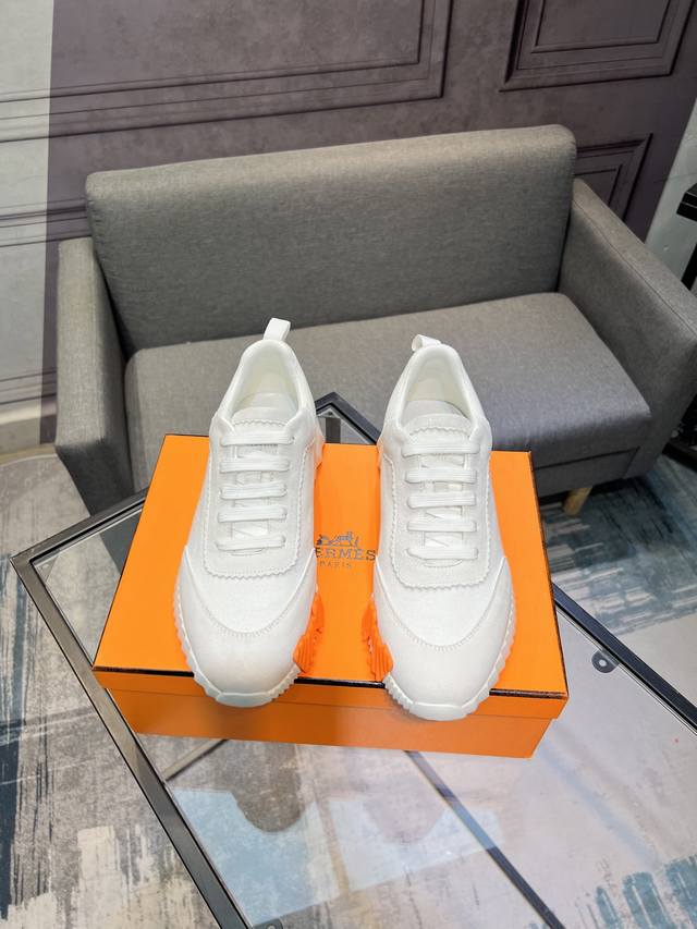 Hermes 爱玛仕 -高端品质 原单 -鞋面：牛皮反绒拼接设计 -内里：进口混种羊皮 -大底：Tpr发泡 橡胶：双色组合成型大底 -超高品控 做工精细：凸显