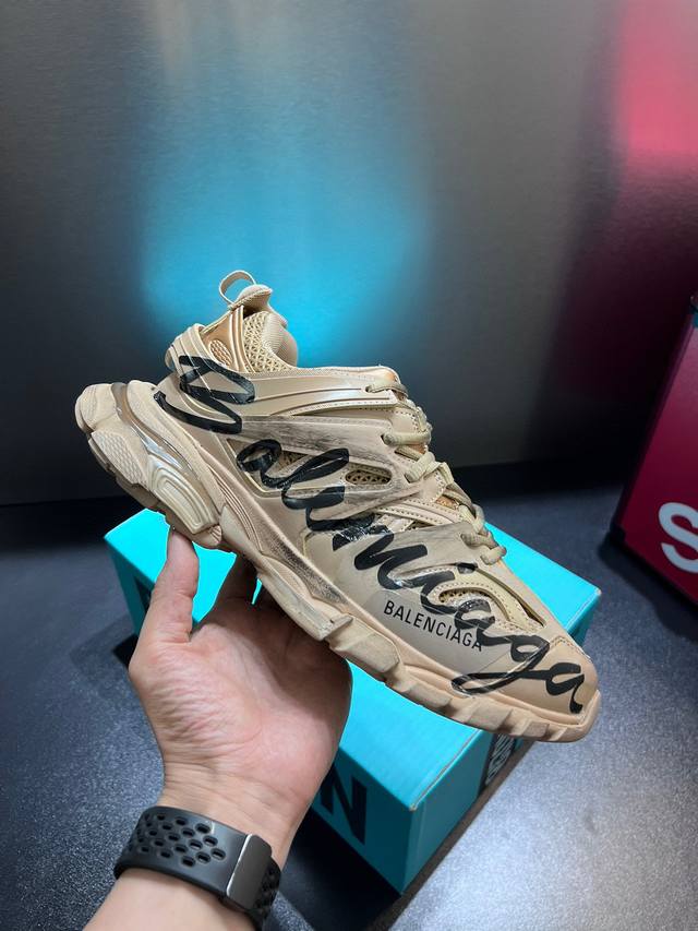 巴黎是家3代系列 Balenciag*A Track 3.0 低帮老爹鞋 做旧黑色涂鸦 知名巴黎大厂出品 原装大盒 从里到外 一切百分百还原Zp配置 细节品质毋