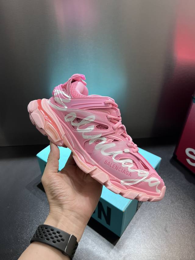 巴黎是家3代系列 Balenciag*A Track 3.0 低帮老爹鞋 做旧黑色涂鸦 知名巴黎大厂出品 原装大盒 从里到外 一切百分百还原Zp配置 细节品质毋
