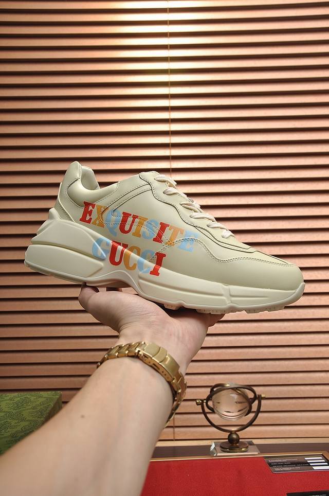 出厂价P Gucci 情侣款 最高版本古奇爆款老爹鞋。 专柜同步发售 ，，鞋面采用进口牛皮，舒适羊皮内里，脚感一级棒，原版轻便减震加厚发泡大底，简约拼色，百搭帅