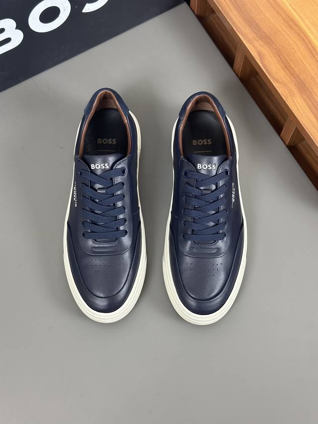 Boss 实价 -高端品质 原单 -鞋面：反绒小牛皮、鞋舌空压品牌Logo -内里：水染牛皮 -大底：Tpr.橡胶；双色成型大底 -超高品控 做工精细：凸显 高