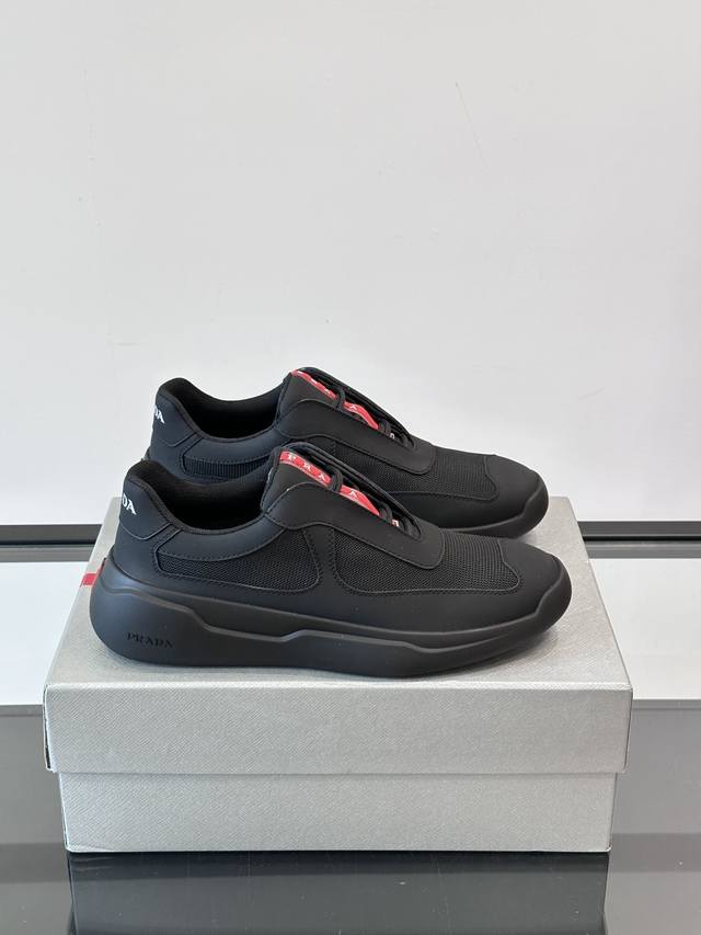 Prada 普拉达 夏季新款Bike织物运动鞋！运动鞋低帮系带款 款式时尚大方 头层牛皮拼接透气网面打造 柔软舒适透气 鞋舌字母Logo标 细节精工细作 轻质发