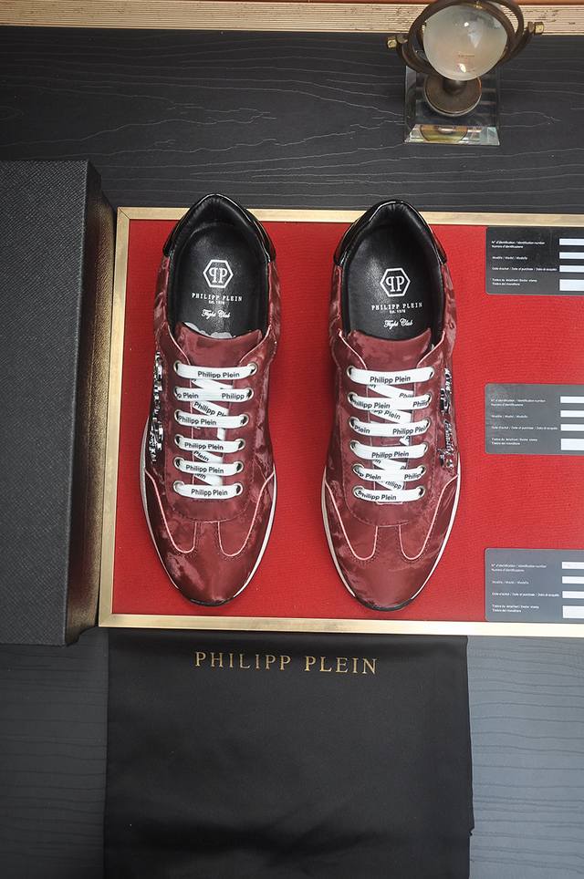 出厂价P Philipp Piein 全羊皮内里 菲利普普萊茵 官网最新款原版开模，面料：原版头层粒面小牛皮，原版五金轱辘头，裡料：羊皮内里 做工精细，完美楦型