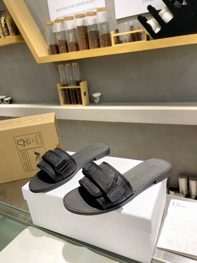 直销 女鞋 女装 女鞋 女装 女鞋工厂P Dior 迪奥 最新魔术贴扣凉拖鞋系列 全新色系！ 原版完美复刻 最流行的配色面料 层次感超强 原版开模高档Tp直销P
