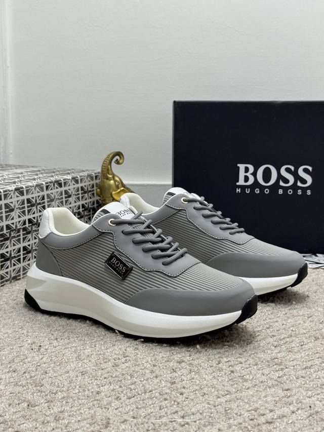 出厂价P 实价 Boss 运动男鞋，本款是官方主打经典款，1:1质量，原厂名师制作，采用透气面料拼接牛皮舒适透气网布内里。完美楦型，大方时尚的设计，吸引了众多消