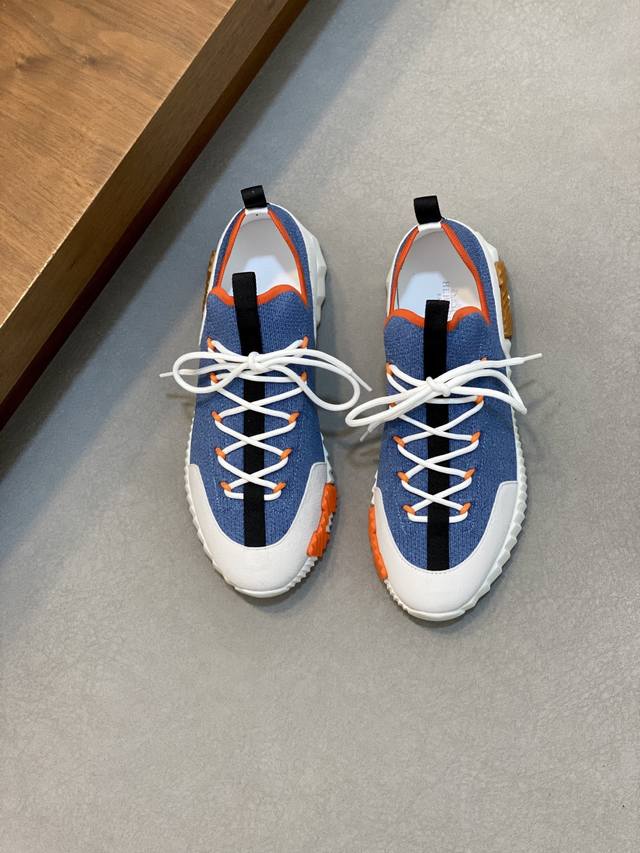 Hermes 爱马仕 -高端品质 原单休闲运动鞋 -鞋面：反绒小牛皮、品牌牛仔帆布、鞋舌.后跟.品牌织带 -内里：垫脚；水染牛皮 -大底：超轻Tpu发泡 橡胶：