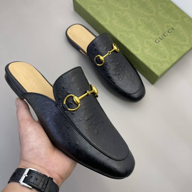 实价批 红遍半边天的Gucci 经典半拖 春夏又出新作，又得准备剁手啦购入正品开模套楦 从用料到楦形 一丝一毫都精准无确。私家开模原版五金 原版对色实心五金非市
