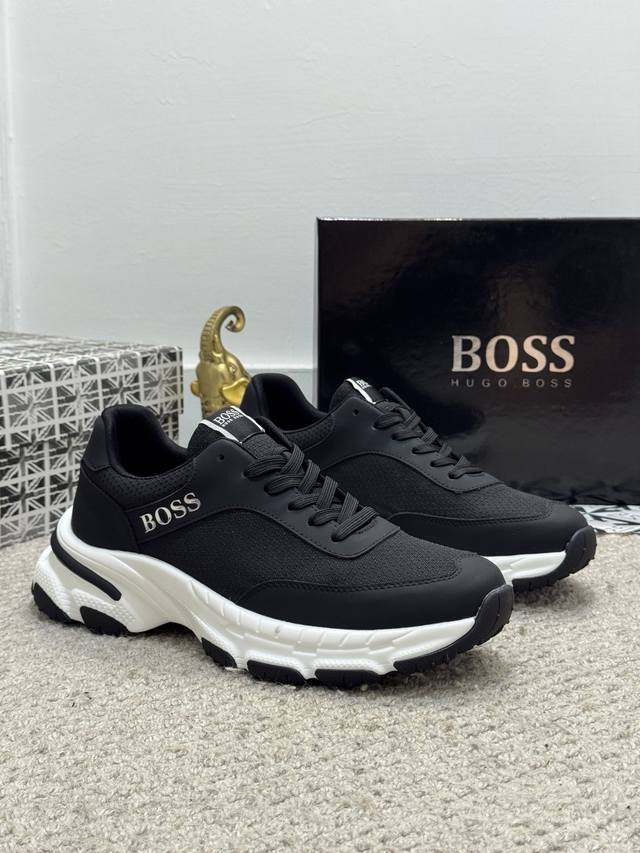 出厂价P 实价 男士精品-Boss 运动男鞋，本款是官方主打经典款，1:1质量，原厂名师制作，采用进口布料舒适透气网布内里。完美楦型，大方时尚的设计，吸引了众多