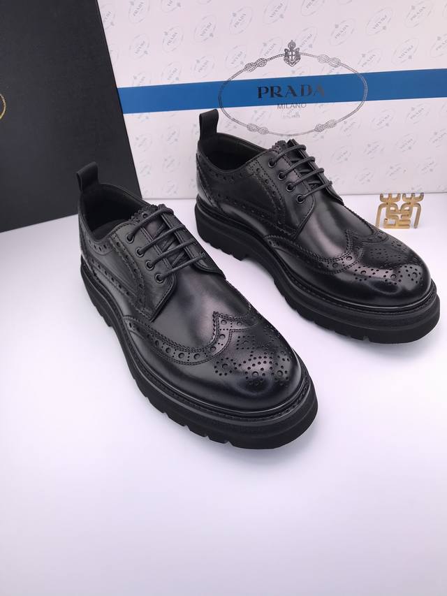 4Cm厚底 Prad* 超轻发泡厚底 胎牛皮 高档大头皮鞋 进口胎牛 最细腻柔软的牛皮，价格P和质量最高，光泽 手感 皮面等指标一流 全包羊皮内里 高品质发泡底