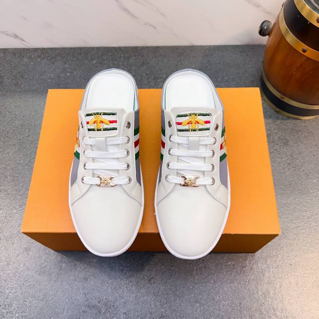 古奇 休闲半拖男鞋将尊贵品质与时尚质感完美融合 专属Logo 彰显品牌魅力原单品质，鞋面采用进口牛皮 透气潮流 经典高端大气上档次，男鞋履之首选 不容错过，头层