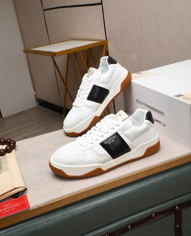 出厂价P Valentino 情侣款，码数: Size: 女款35-40 男款39-44 45定做 Valentino华伦天奴 情侣款 Joie De Joue