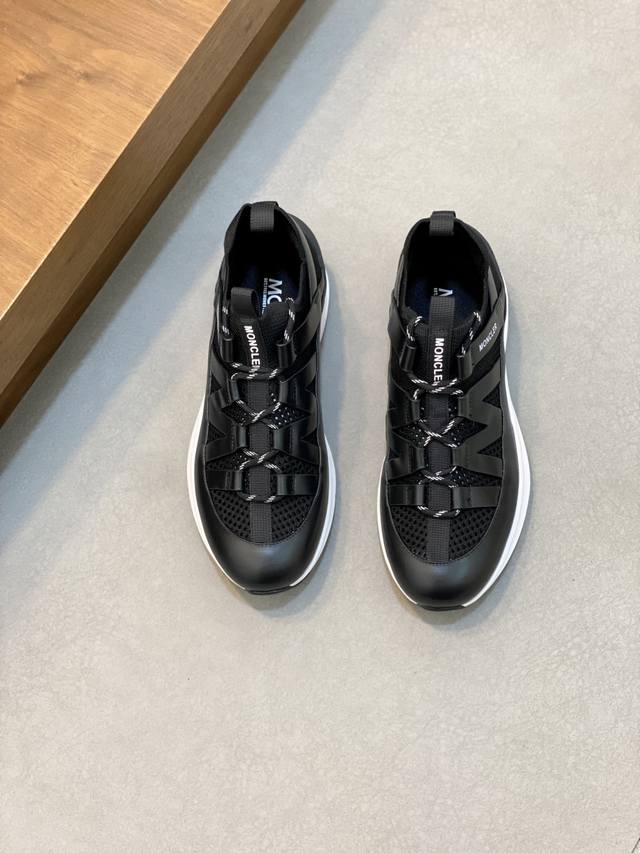 Moncler 蒙口 顶级 码数：39-44 38 45可定做 Moncler蒙口 男鞋运动鞋,进口透气网面、氯丁橡胶 各种材质拼接打造，鞋面采用鞋带和橡胶嵌件