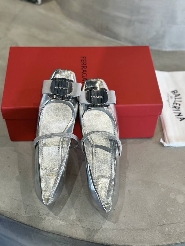 工厂P价 Ferraga*O 25Ss菲拉*慕！新款蝴蝶结粗跟芭蕾舞鞋 经典的玛丽珍鞋型，优雅的4Cm酒杯小粗跟，既保留了芭蕾鞋的灵动轻盈，又多了几分成熟韵味。