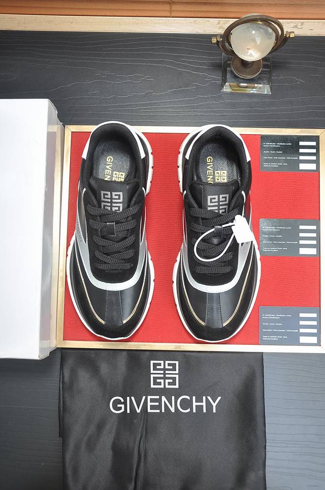 出厂价P Givenchy.纪梵希 专柜同步发售鞋面：意大利进口品牌Logo印花布匹 尽显奢华，透气猪皮内里加上双层组合，脚感舒适，鞋底：原厂特供气垫大底，轻便
