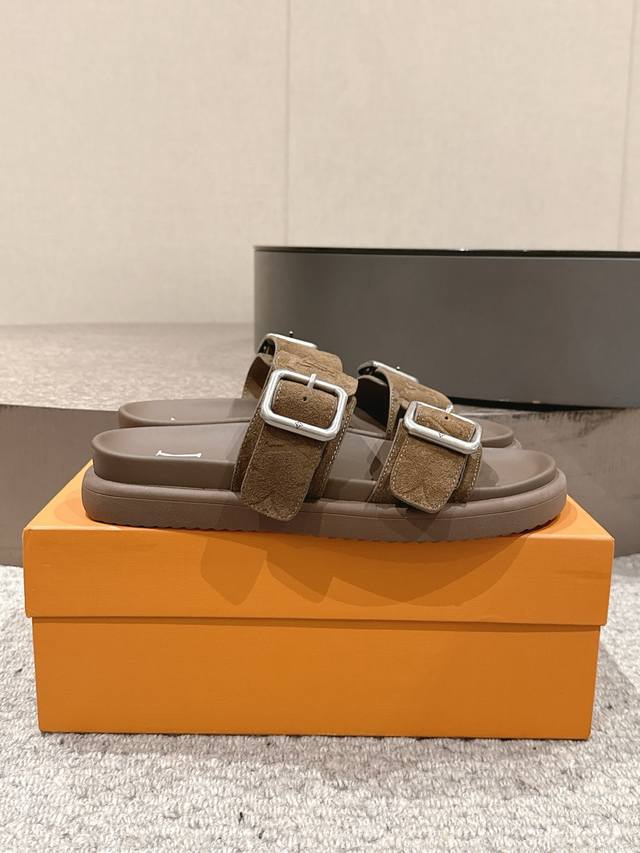 L家 -Size ：39-45 38.46定做 Lv 路易威登 L家 驴牌Venice系列 厚底 凉拖鞋 原版购入开发 做货 本款 Lv Venice 凉拖为粒