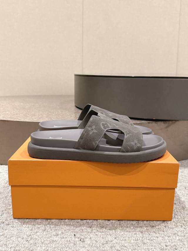 L家 -Size ：39-45 38.46定做 Lv 路易威登 L家 驴牌Venice系列 厚底 凉拖鞋 原版购入开发 做货 本款 Lv Venice 凉拖为粒