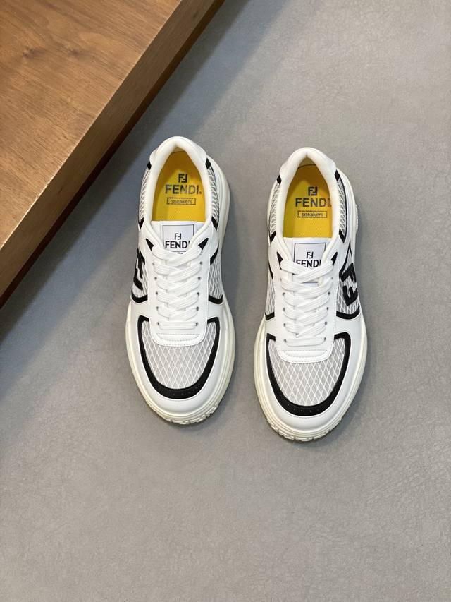 Fendi 芬迪 -高端品质 原单休闲运动鞋 -鞋面：纳帕小牛皮拼接透气网面 注塑品牌Logo塑胶模块 -内里：品牌帆布 -大底：超轻Tpr发泡 橡胶；成型大底
