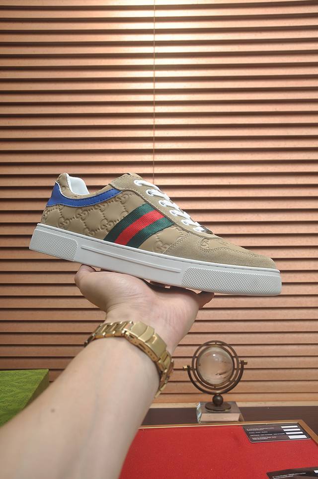 出厂价P Gucci 古奇 官网1:1运动男鞋火爆上市，采用原版布料+水染羊皮内里，再加官网原版1:1舒适大底。时尚百搭，着脚超舒适、透气。标准鞋码38 45