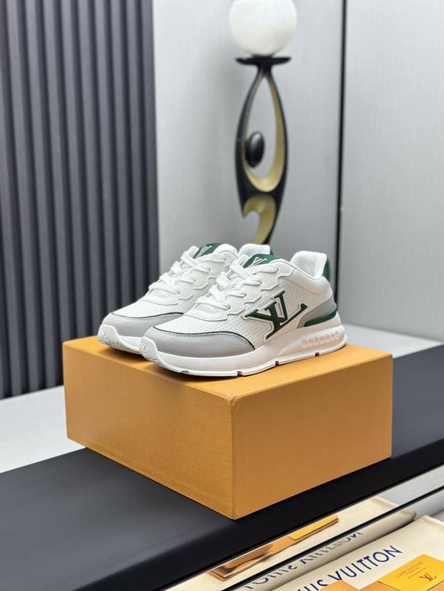 实价 顶级版本 Lv-路易威登-经典走秀新款 原版1：1开发复刻！！上脚非常舒适 奢侈用料，做工精细，中底印有欧洲制造英文字母 鞋面由意大利进口小牛皮拼接，侧边