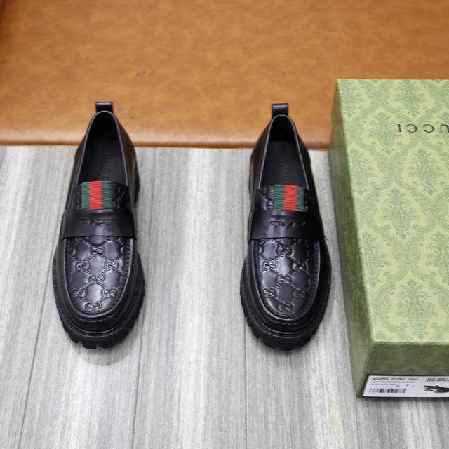出厂价Pp： ＧＵＣＣＩ.古奇 男士商务休闲皮鞋，顶级牛货.1:1出货奢华尊贵全部采用进口原版品牌面料，只为打造更为舒适的穿着体验，鞋面：原版进口开边珠牛皮，牛
