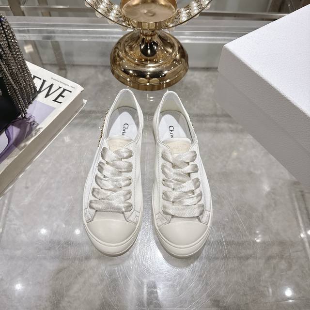 工厂P价 女装女鞋 运动原单 Dior 迪奥 2025Ss新款 Lucky系列绸缎小白鞋滑板鞋休闲运动鞋 顶级版本原版购入开发做货 这款迪奥运动鞋鞋面采用白色丝