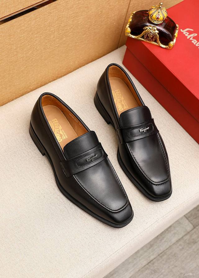 调工厂P价 男装男鞋 运动原单 商品商标：Ferragamo 菲拉格慕 休闲皮鞋 正码码数: 39-44 38.45订制 商品材料：精选 进口头层小牛皮鞋面，进