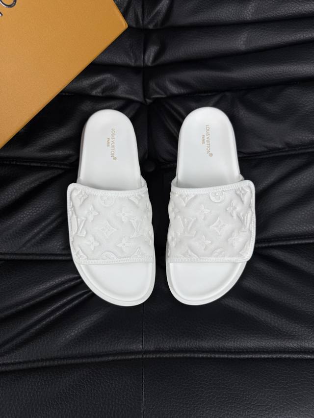 38-45 45定做Louis V*高端精品 奢品拖鞋，1:1高端品质，休闲阳光宽松舒适型，最高版本高品质精品，经夏季必入哦！