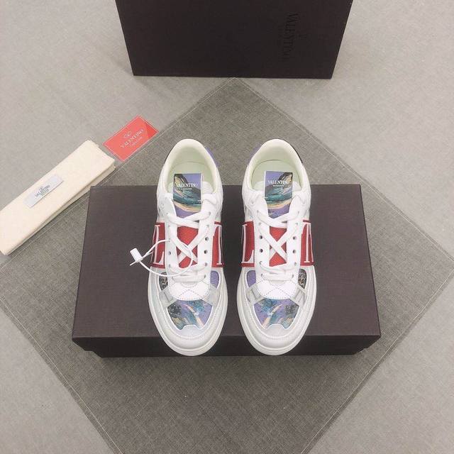 V L7N 春夏新款小牛皮绑带运动鞋，鞋面多种皮料拼接，经典配色，太帅了！购入原版高精准复刻，秒杀市场通货！6个 Vltn Logo 橡胶效果绑带 -背部及鞋舌