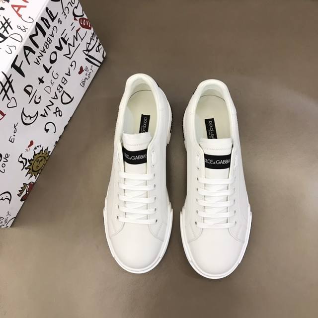 Dg高端精品男士休闲运动鞋！进口原版牛皮，撞色设计超好看，进口原版五金，精致奢华，超A级别！版型对比专柜正品，丝毫不差！ 元 Size:38-45