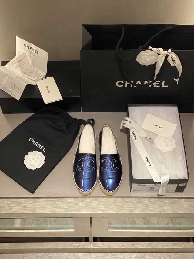 Chane* 春季新品 Espadrilles 渔夫鞋 小香经典版型！独家代购原版一比一品质！Hk海港城原版购入全程直播，原版一比一开发，绝对放心卖！ 魅蓝漆皮