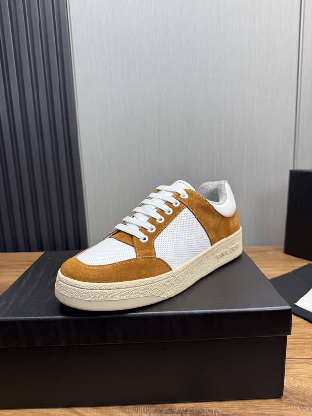 工厂P价 Saint Laurent.圣罗兰男士低帮休闲鞋 官网热卖款品牌旗舰店同步 进口牛皮冲孔鞋面，内里吸汗毛巾布、更加增强鞋子的柔软性、透气性及包裹性、牛