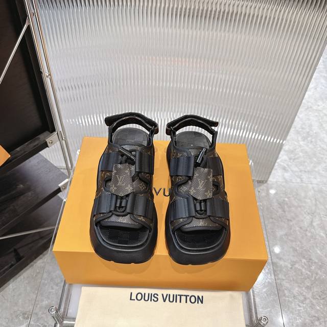 工厂P价P： 驴家 Lv 新款 Louis Vuitt*新款厚底抽绳凉鞋 休闲百搭款 魔术贴 整双鞋子轻便舒适 女码35-40