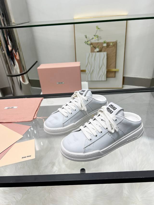 Miumiu Ss24 New Arrival～ 顶级品质 Miu家 秋冬新款运动鞋 减龄神器 随性时髦～上脚超好看， 鞋面擦色牛皮 羊皮内里 Size 35-