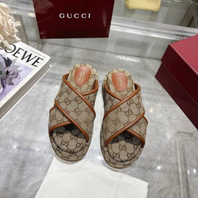 情侣款实价 Gucci 厚底经典Gg刺绣帆布拖鞋 拉腿增高神器 Yp还原，所有细节 材质 舒适度 全部跟原版一样了 度98%。码数：35-44