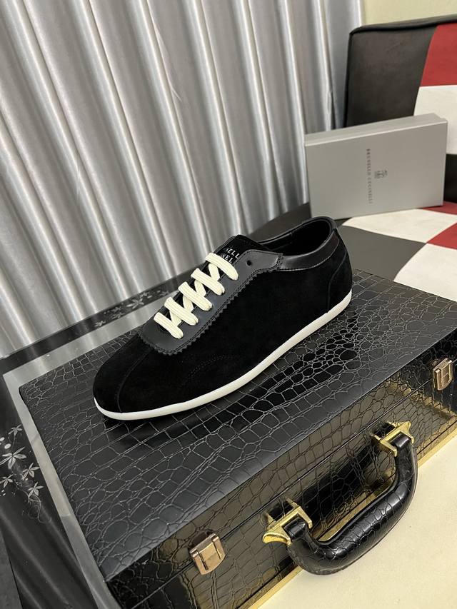 出厂价Pp： Brunello Cucinelli 新款运动男鞋 此款平底运动鞋面料采用意大利进口高丝光水洗翻毛皮和意大利进口压摔牛皮，立体感和亲肤感十足！鞋子