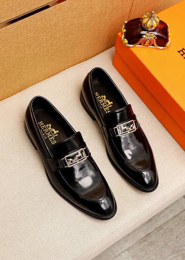商品商标：Hermes 爱马仕 休闲皮鞋 正码码数: 39-44 38.45.46订制 商品材料：精选 进口头层开边珠小牛皮鞋面+经典五金扣，进口水染牛皮内里。