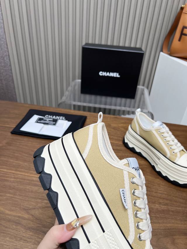 顶级版本，原单品质！！！ Chanel香奈儿 2025饼干鞋 专柜顶级休闲款运动鞋 这款经典设计；鞋面多种工艺的风格；大底却时尚运动；不平凡的拥入了多种配色元素