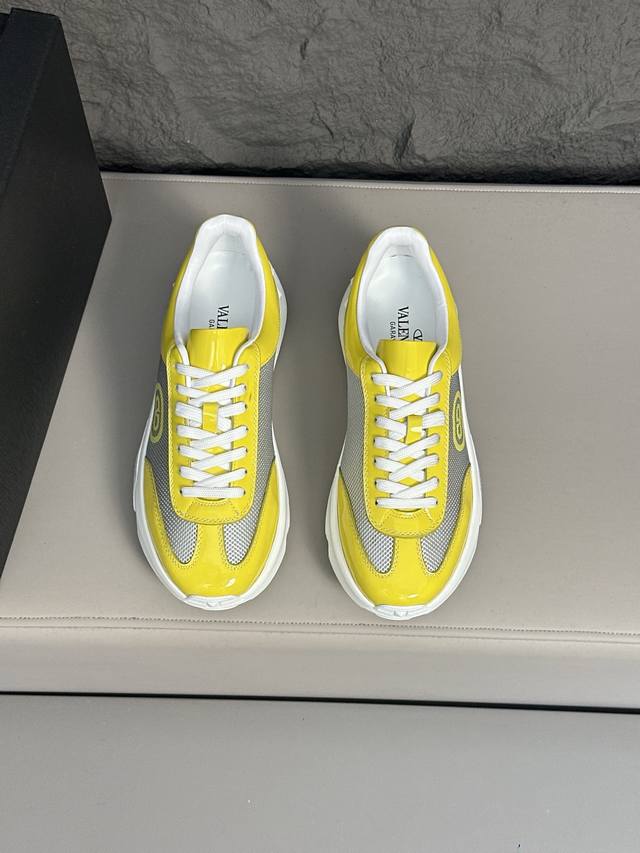 Valentino 顶级 尺码：39-44 45不能退换 Vltn华伦 运动鞋系列 新款运动鞋 火爆发售. 原版Zp入购拆解. 反复打版调改. 力要一比一还原！