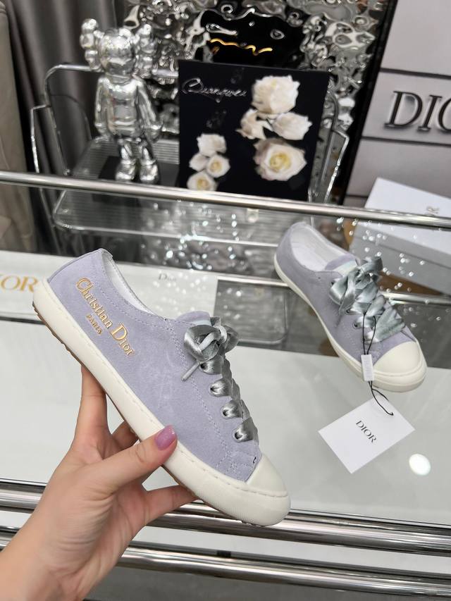 Dior迪奥 码数：女35-40 女41订做 迪家爆款上新 这款 Dior Lucky 运动鞋是二零二五秋季系列新品，彰显优牙时装客服范。黑色天鹅绒鞋面，侧面饰
