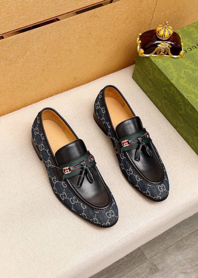 商品商标：Gucci 古驰 休闲皮鞋 正码码数: 39-44 38.45订制 商品材料：精选 进口头层小牛皮鞋面+奢华五金扣，进口水染牛皮内里。强烈立体视觉效果
