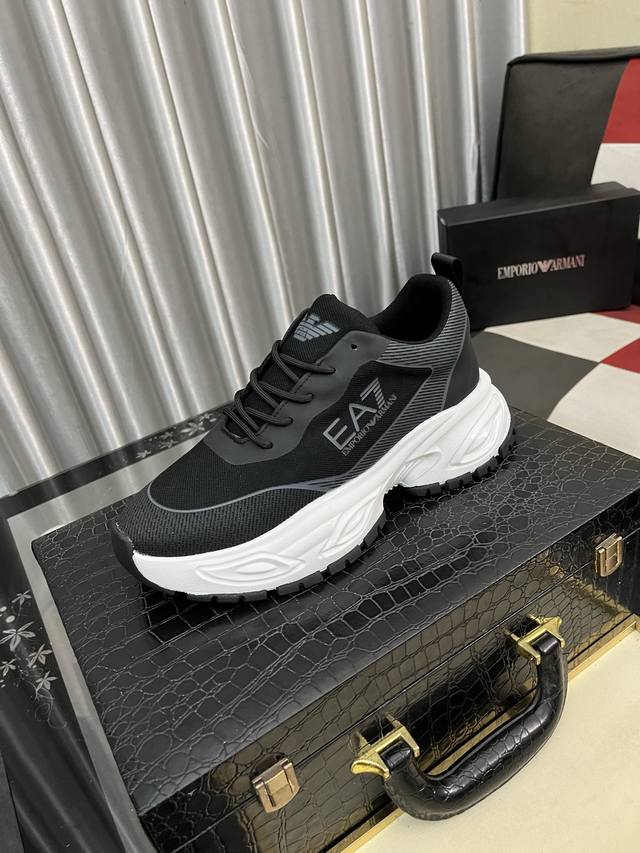 出厂价Pp： 阿玛尼 Armani Exchange 最新春夏款休闲男鞋，欢迎1:1对比，爆单款香港专柜休闲鞋，专柜品质，支持验货，优质做工，鞋面采用意大利进口