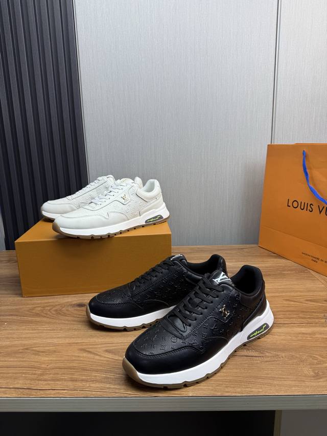 Louis Vuitton 路登易威 全新潮款Lv上市，休闲时尚男鞋原版1:1出货 鞋面采用进口品牌皮料+羊皮内里，原版耐磨橡胶大底，版型简洁大气，潮男专属。3