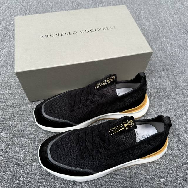 Brunello Cucinelli Ss春夏新款男鞋出货 简称Bc 此品牌是来自意大利的世界顶级奢侈品牌，被誉为低调奢华的 “山羊绒之王” 和 “服装界真正的
