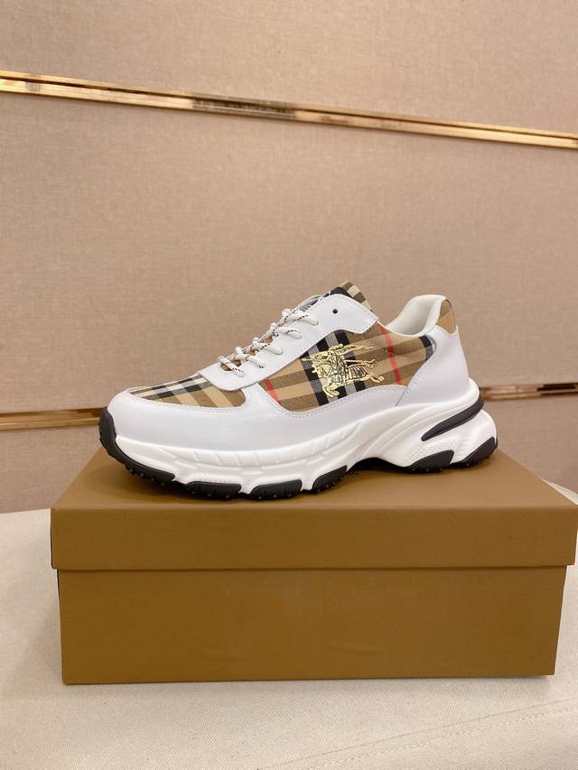 工厂P价 专柜同步Burberry 巴宝莉 顶级代购同步发售正码数：38-44意大利进口头层牛皮配布料。全进口羊皮内里，鞋底：原厂特供原版底，独家活动成型底超级